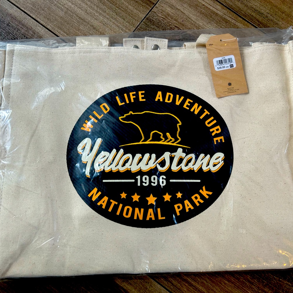 Twig and Arrow canvas tote NWT Yellowstone National Park